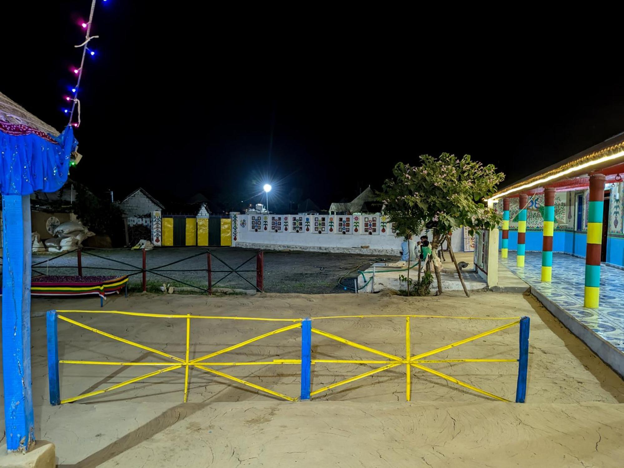 White Land Villagestay Dhordo Luaran gambar