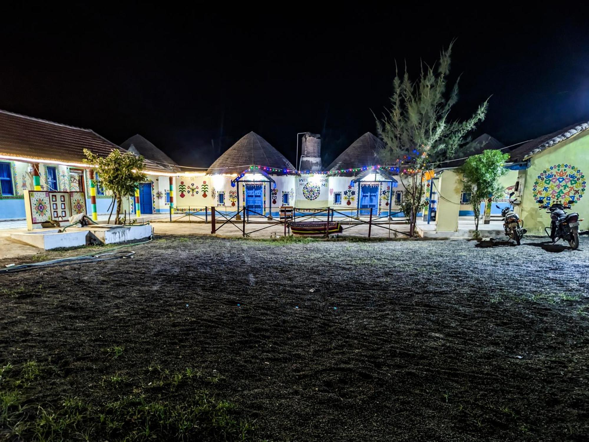 White Land Villagestay Dhordo Luaran gambar
