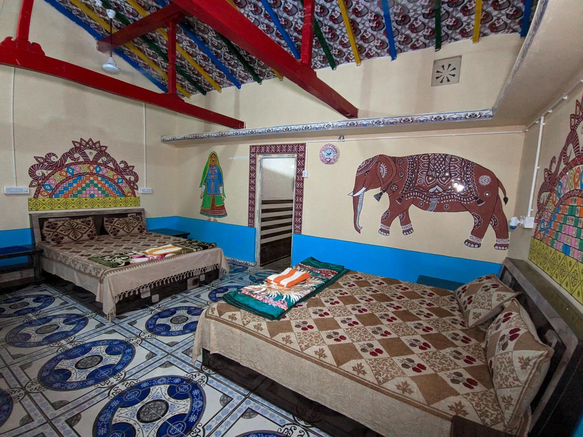 White Land Villagestay Dhordo Luaran gambar