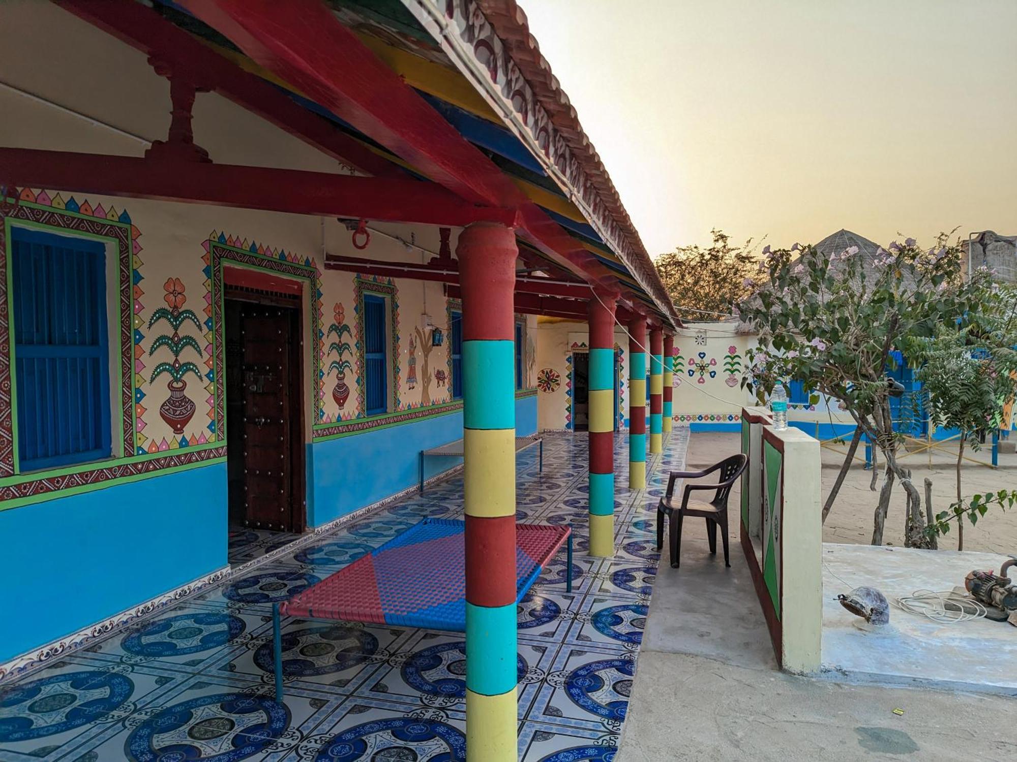 White Land Villagestay Dhordo Luaran gambar